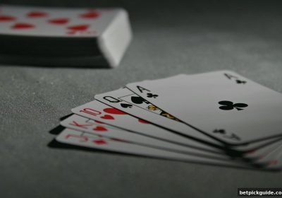 深度剖析牛牛扑克心理博弈：博彩平台推荐玩家如何抢占先机